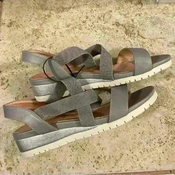 Dream Pairs Shoes - NWOT Dream Pairs Wedges